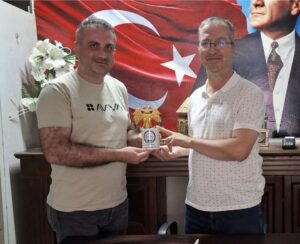 IMG_2983-300x244 Kırıkkale İl Başkanından Genel Başkana ve İl Üyelerimize Kupa Kalemlik Jesti